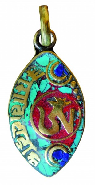 Anhänger Tibet-Om grün/rot Messing oval 2x3cm
