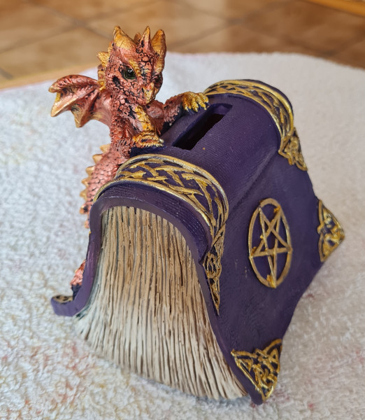 Spardose in Buchform mit Babydrache, rot oder blau